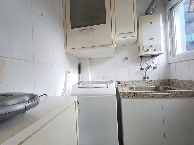 Apartamento de três dormitorios com uma suíte a cinquenta metros da praia mobiliado e decorado : 9ª foto da galeria de imagens do imóvel