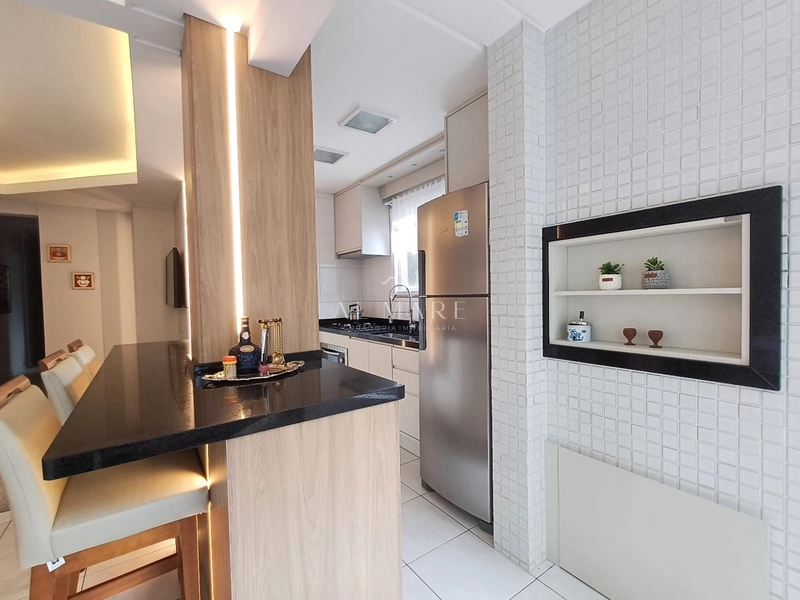 Apartamento de três dormitorios com uma suíte a cinquenta metros da praia mobiliado e decorado : 3ª foto da galeria de imagens do imóvel