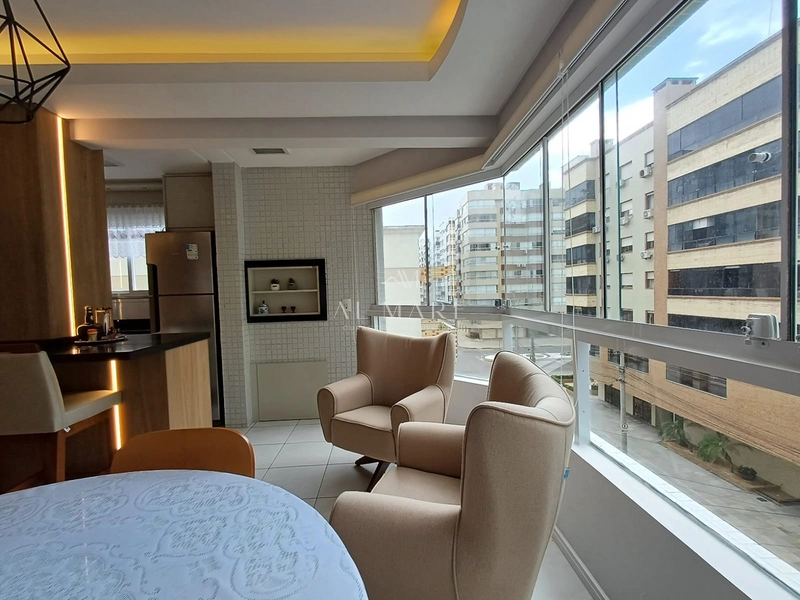 Apartamento de três dormitorios com uma suíte a cinquenta metros da praia mobiliado e decorado : 11ª foto da galeria de imagens do imóvel