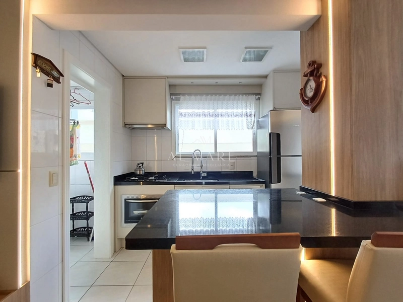 Apartamento de três dormitorios com uma suíte a cinquenta metros da praia mobiliado e decorado : 14ª foto da galeria de imagens do imóvel