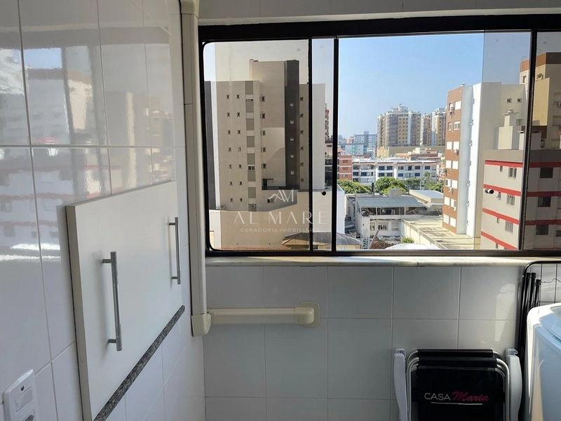 Apartamento uma quadra do mar: 2ª foto da galeria de imagens do imóvel
