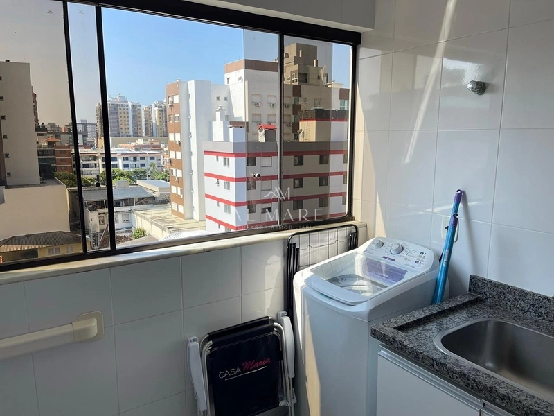 Apartamento uma quadra do mar: 3ª foto da galeria de imagens do imóvel
