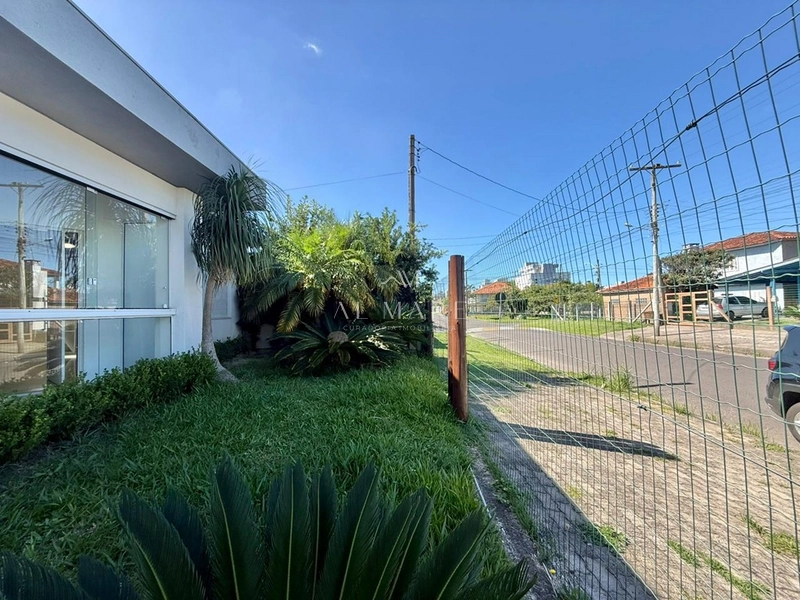 Casa com piscina aquecida com três quartos sendo uma suíte: 4ª foto da galeria de imagens do imóvel