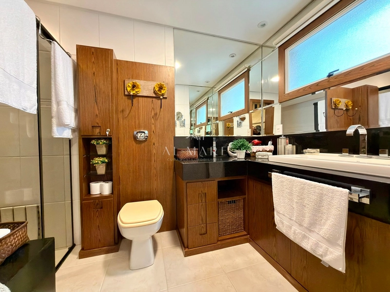 apartamento beira mar com quadro dormitórios sendo um suíte e quatro vagas de garagem : 32ª foto da galeria de imagens do imóvel