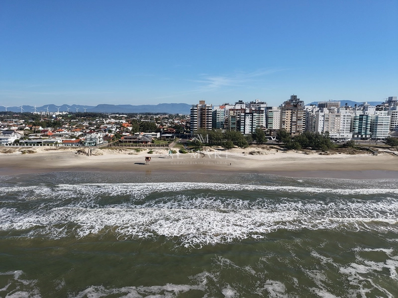 apartamento beira mar com quadro dormitórios sendo um suíte e quatro vagas de garagem : 36ª foto da galeria de imagens do imóvel