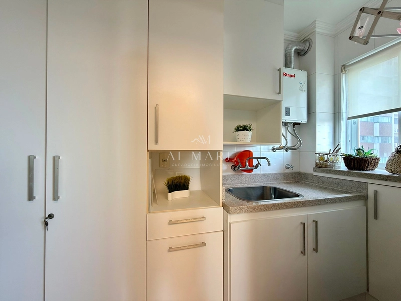 apartamento beira mar com quadro dormitórios sendo um suíte e quatro vagas de garagem : 19ª foto da galeria de imagens do imóvel