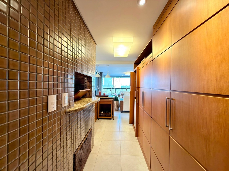 apartamento beira mar com quadro dormitórios sendo um suíte e quatro vagas de garagem : 18ª foto da galeria de imagens do imóvel