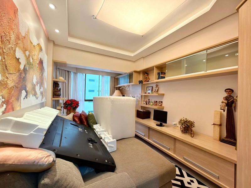 apartamento beira mar com quadro dormitórios sendo um suíte e quatro vagas de garagem : 34ª foto da galeria de imagens do imóvel