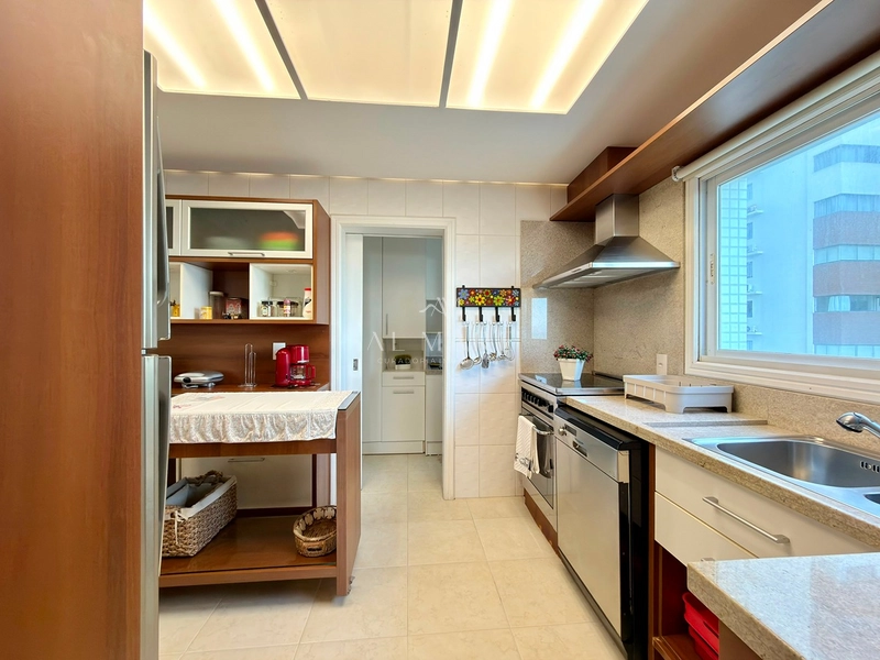 apartamento beira mar com quadro dormitórios sendo um suíte e quatro vagas de garagem : 17ª foto da galeria de imagens do imóvel