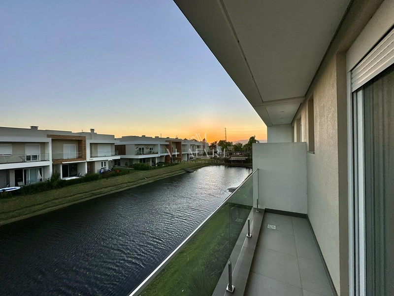 Sobrado em condomínio beira lago com três suítes, sendo uma com closet: 24ª foto da galeria de imagens do imóvel