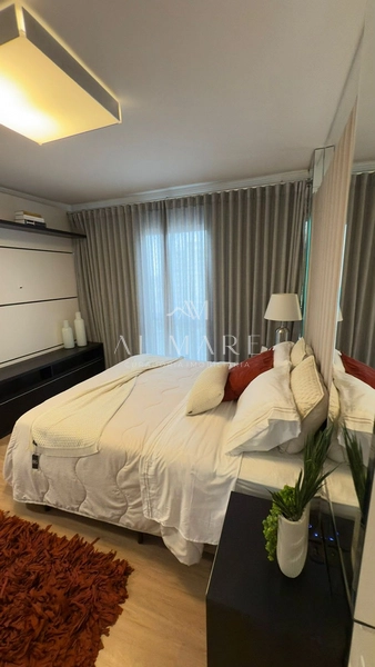 Apartamento de frente com três dormitórios sendo um suíte com automação nas cortinas e vaga de garagem : 16ª foto da galeria de imagens do imóvel