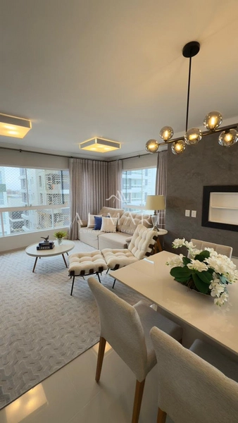 Apartamento de frente com três dormitórios sendo um suíte com automação nas cortinas e vaga de garagem : 5ª foto da galeria de imagens do imóvel
