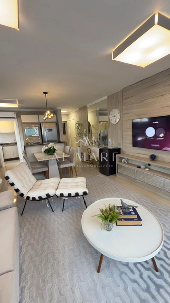 Apartamento de frente com três dormitórios sendo um suíte com automação nas cortinas e vaga de garagem : 1ª foto da galeria de imagens do imóvel