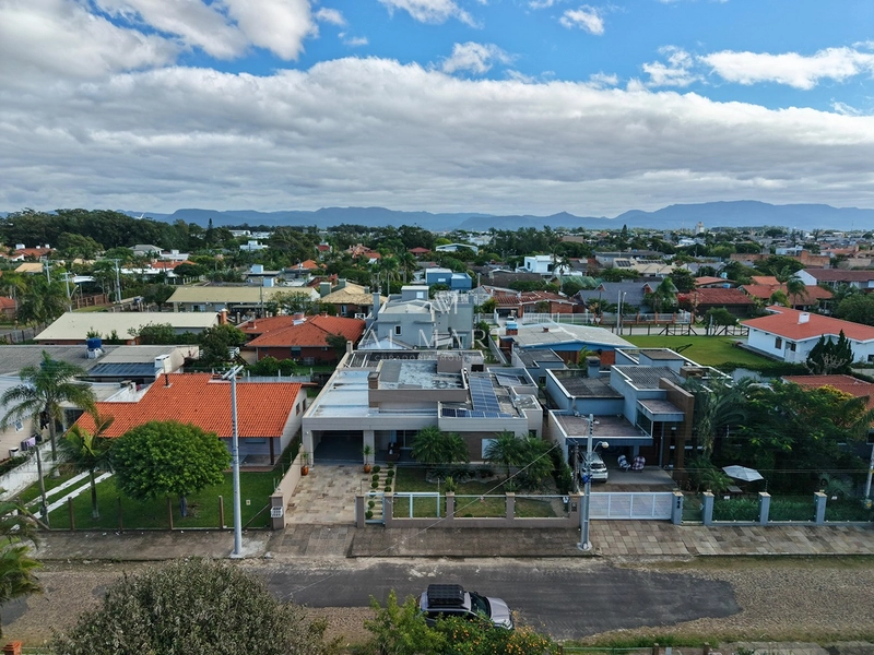 CASA A VENDA EM ATLANTIDA: 1ª foto da galeria de imagens do imóvel