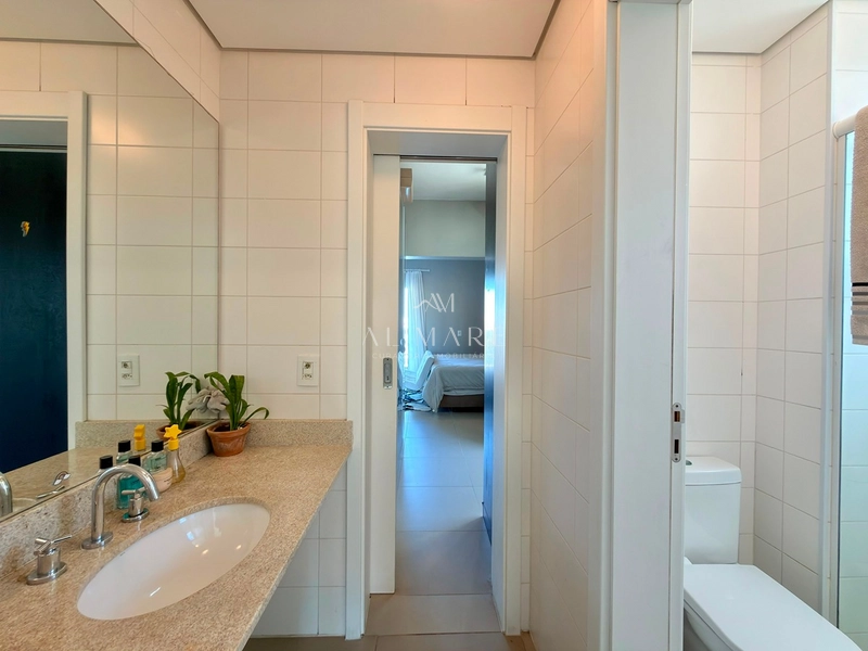 Casa em condomínio com quadro suítes, sendo uma master com closet: 33ª foto da galeria de imagens do imóvel