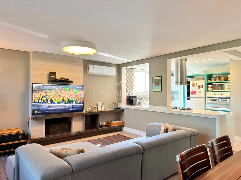 Casa em condomínio com quadro suítes, sendo uma master com closet: 8ª foto da galeria de imagens do imóvel