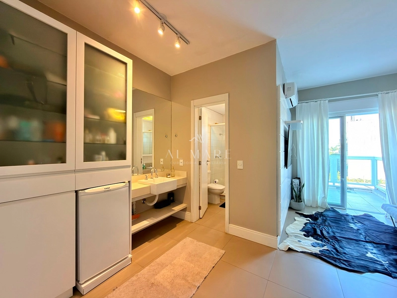 Casa em condomínio com quadro suítes, sendo uma master com closet: 26ª foto da galeria de imagens do imóvel