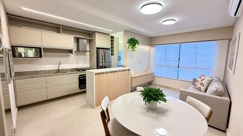 Apartamento de frente pra praça dois dormitórios de frente mobiliado e decorado com infra: 1ª foto da galeria de imagens do imóvel
