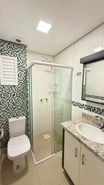 Apartamento de frente pra praça dois dormitórios de frente mobiliado e decorado com infra: 10ª foto da galeria de imagens do imóvel