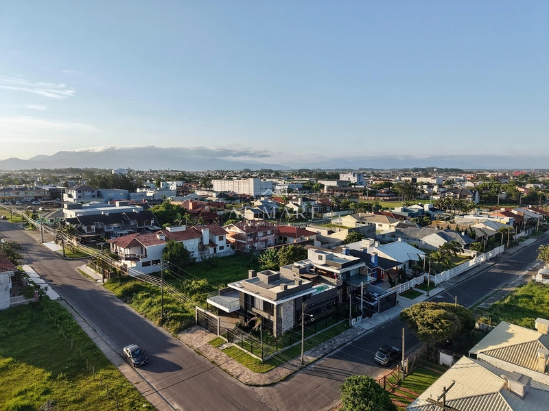 Casa Alto Padrão com terraço e piscina: 10ª foto da galeria de imagens do imóvel