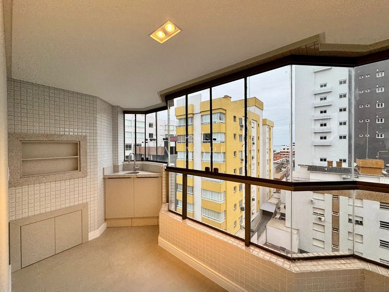 Apartamento finamente mobiliado e decorado: 3ª foto da galeria de imagens do imóvel