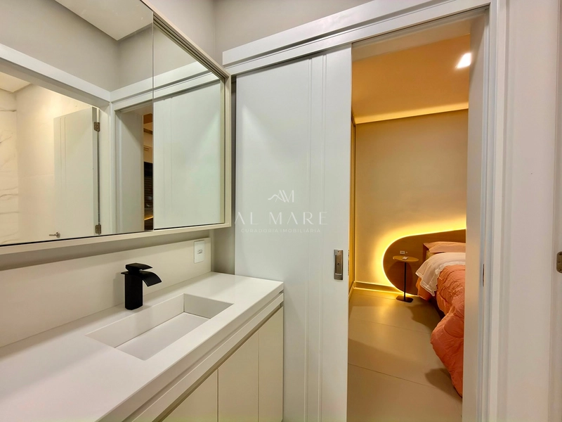    Casa em Bairro com vista mar e tem 3 três suítes e banheira hidro: 25ª foto da galeria de imagens do imóvel