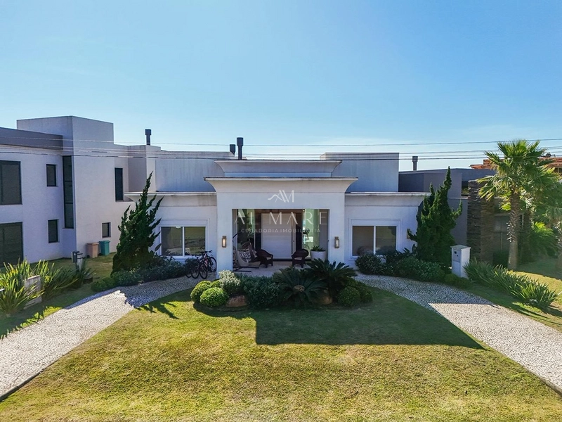 Casa em condominio a beira lago : 25ª foto da galeria de imagens do imóvel
