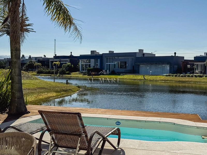 Casa em condominio a beira lago : 24ª foto da galeria de imagens do imóvel