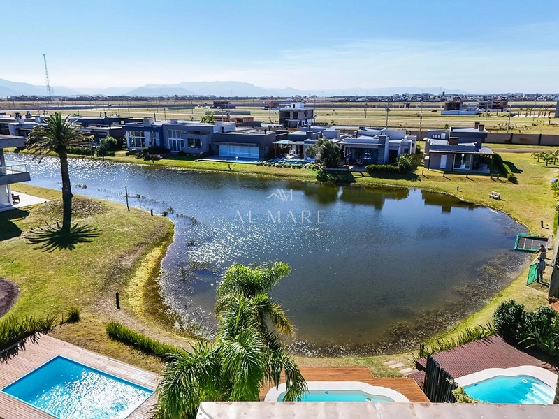 Casa em condominio a beira lago : 26ª foto da galeria de imagens do imóvel