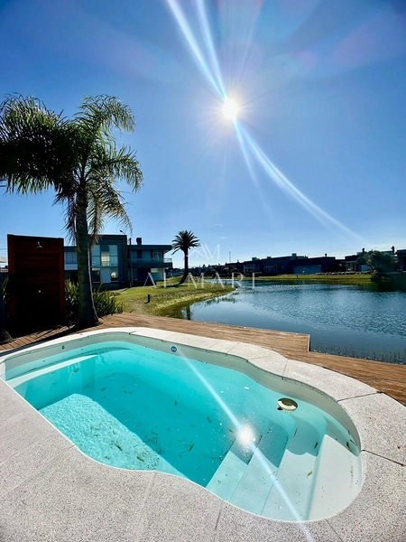 Casa em condominio a beira lago : 15ª foto da galeria de imagens do imóvel