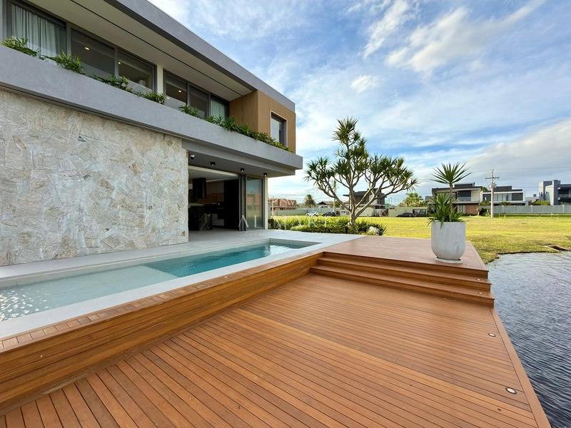 Sobrado beira lago: 2ª foto da galeria de imagens do imóvel