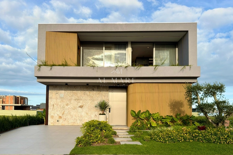 Sobrado beira lago: 32ª foto da galeria de imagens do imóvel