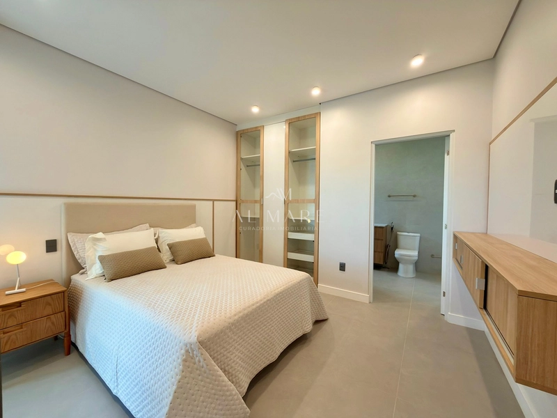 Sobrado beira lago: 29ª foto da galeria de imagens do imóvel