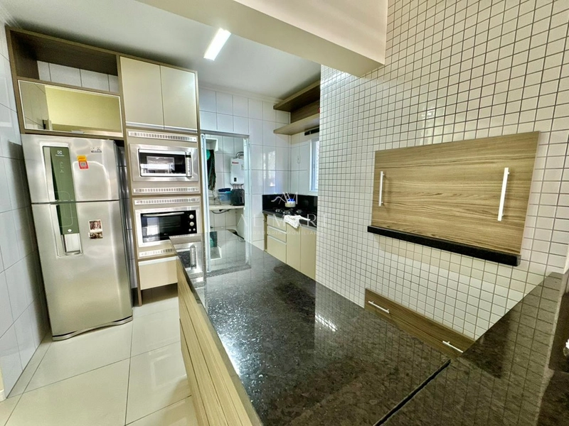 apartamento uma quadra do mar com três dormitórios com vaga de garagem e deposito : 6ª foto da galeria de imagens do imóvel