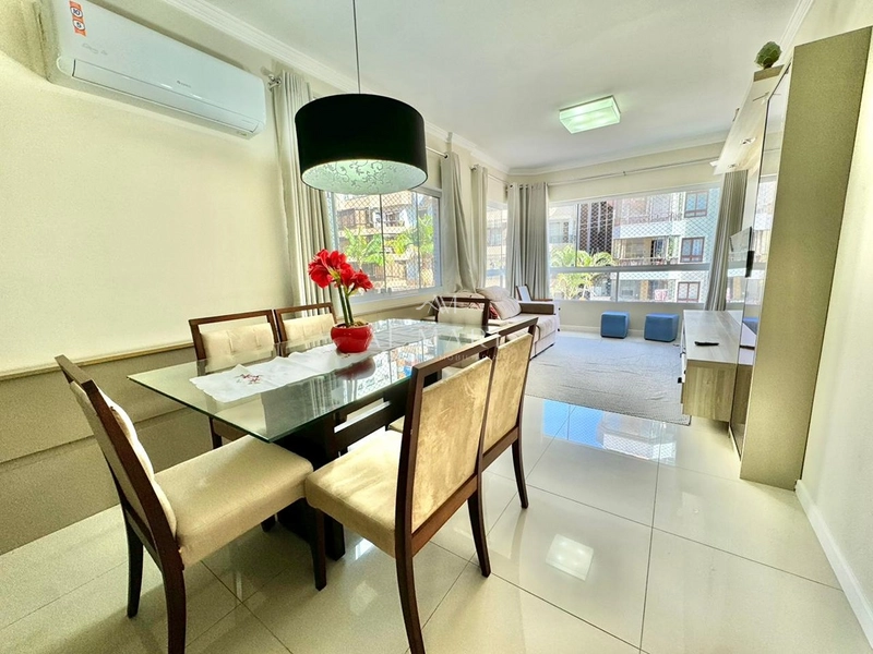 apartamento uma quadra do mar com três dormitórios com vaga de garagem e deposito : 1ª foto da galeria de imagens do imóvel