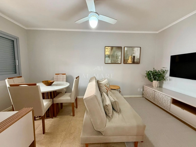 Apartamento mobiliado e decorado com um dormitório na avenida principal do litoral : 1ª foto da galeria de imagens do imóvel
