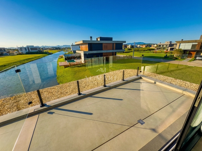 Casa com arquitetura futuristica: 19ª foto da galeria de imagens do imóvel