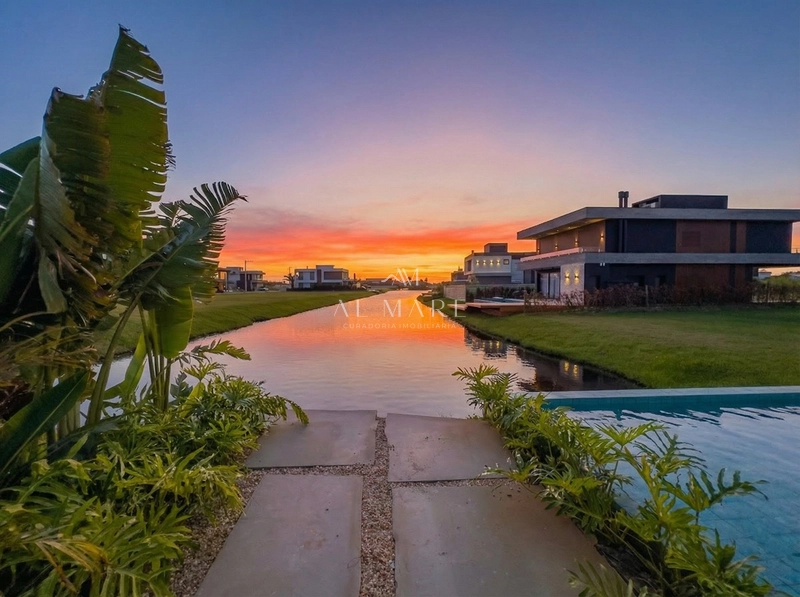 Casa com arquitetura futuristica: 11ª foto da galeria de imagens do imóvel