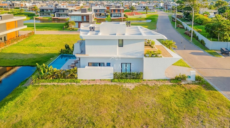 Casa com arquitetura futuristica: 3ª foto da galeria de imagens do imóvel