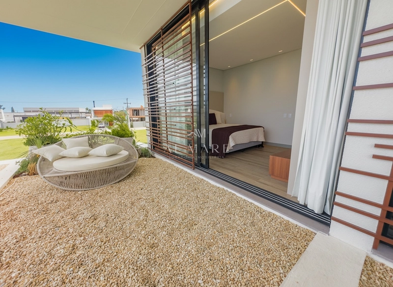 Casa com arquitetura futuristica: 34ª foto da galeria de imagens do imóvel