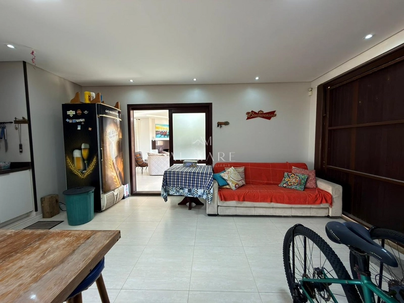 Casa duas quadras do mar com três quartos sendo duas suítes e piscina e jardim gigantesco : 3ª foto da galeria de imagens do imóvel