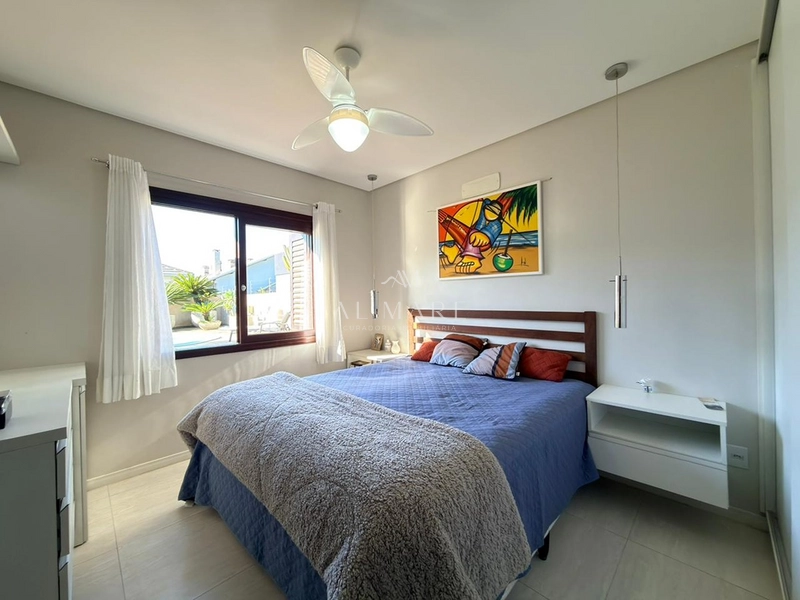 Casa duas quadras do mar com três quartos sendo duas suítes e piscina e jardim gigantesco : 18ª foto da galeria de imagens do imóvel
