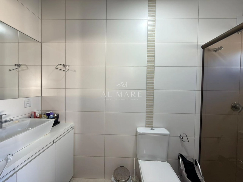 Casa duas quadras do mar com três quartos sendo duas suítes e piscina e jardim gigantesco : 16ª foto da galeria de imagens do imóvel