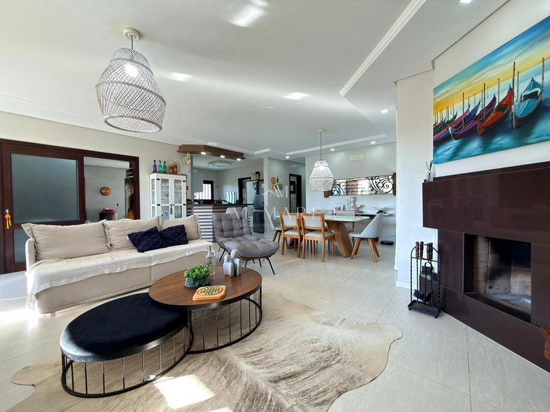 Casa duas quadras do mar com três quartos sendo duas suítes e piscina e jardim gigantesco : 31ª foto da galeria de imagens do imóvel