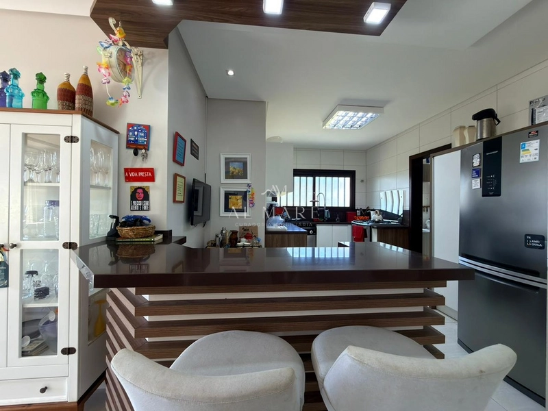 Casa duas quadras do mar com três quartos sendo duas suítes e piscina e jardim gigantesco : 26ª foto da galeria de imagens do imóvel