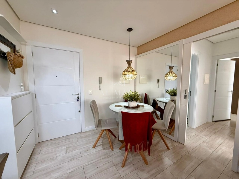 Apartamento com terraço com dois dormitórios e uma suíte mobiliado e vaga de garagem : 4ª foto da galeria de imagens do imóvel