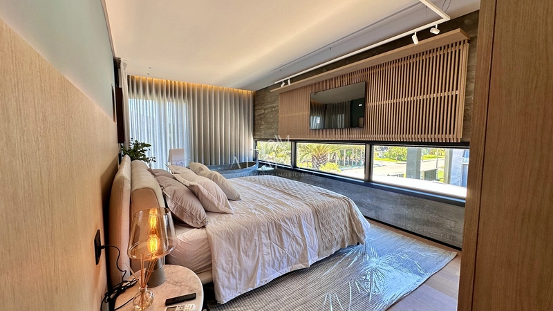 Casa Sobrado com cinco suítes tendo duas banheiro a uma quadra do mar : 4ª foto da galeria de imagens do imóvel