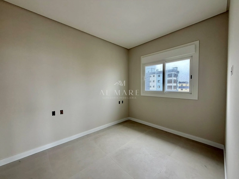 apartamento vazio com vista mar no centro : 3ª foto da galeria de imagens do imóvel