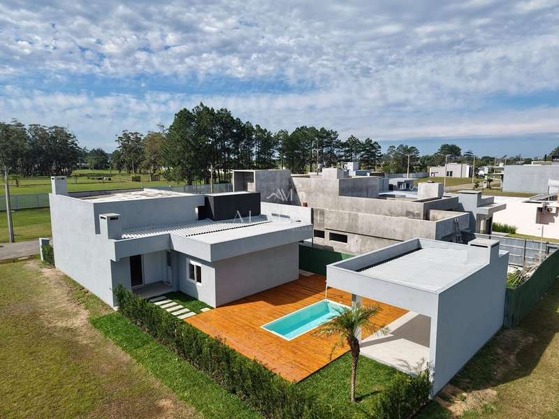 CASA À VENDA EM CAPÃO DA CANOA! 3 SUÍTES • PISCINA • QUIOSQUE: 3ª foto da galeria de imagens do imóvel