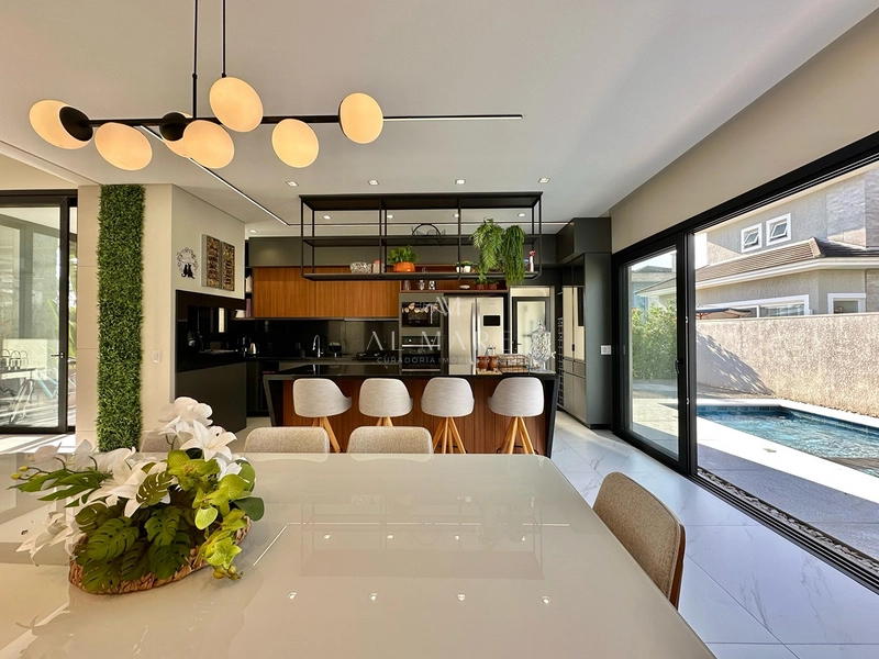 casa em condomínio com quadro suítes, piscina, automatização e sala de tv: 9ª foto da galeria de imagens do imóvel